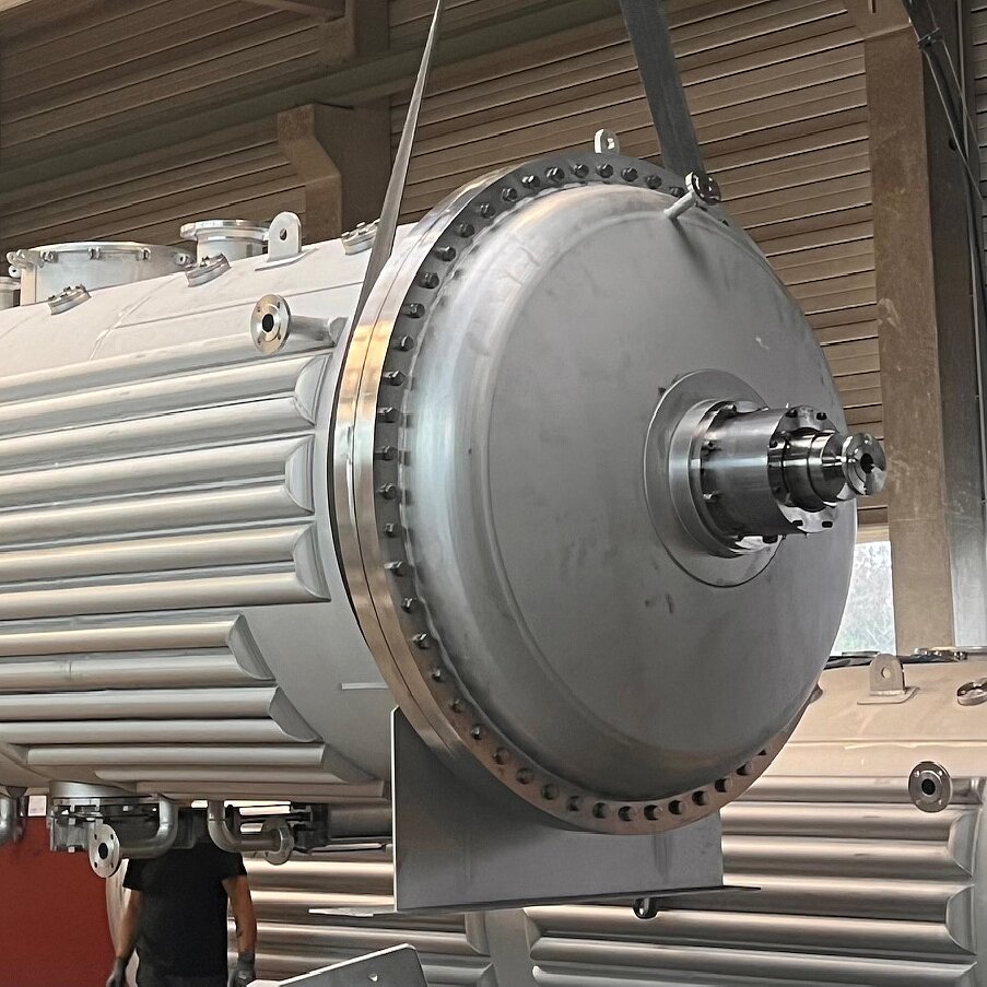 Pressure vessel is loaded